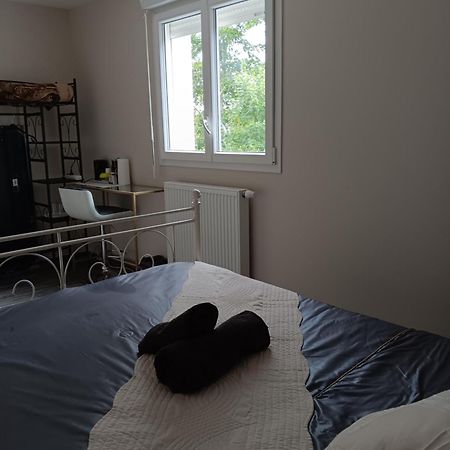 Chambre Privee Dans Une Maison Familiale Charmes  Exterior photo