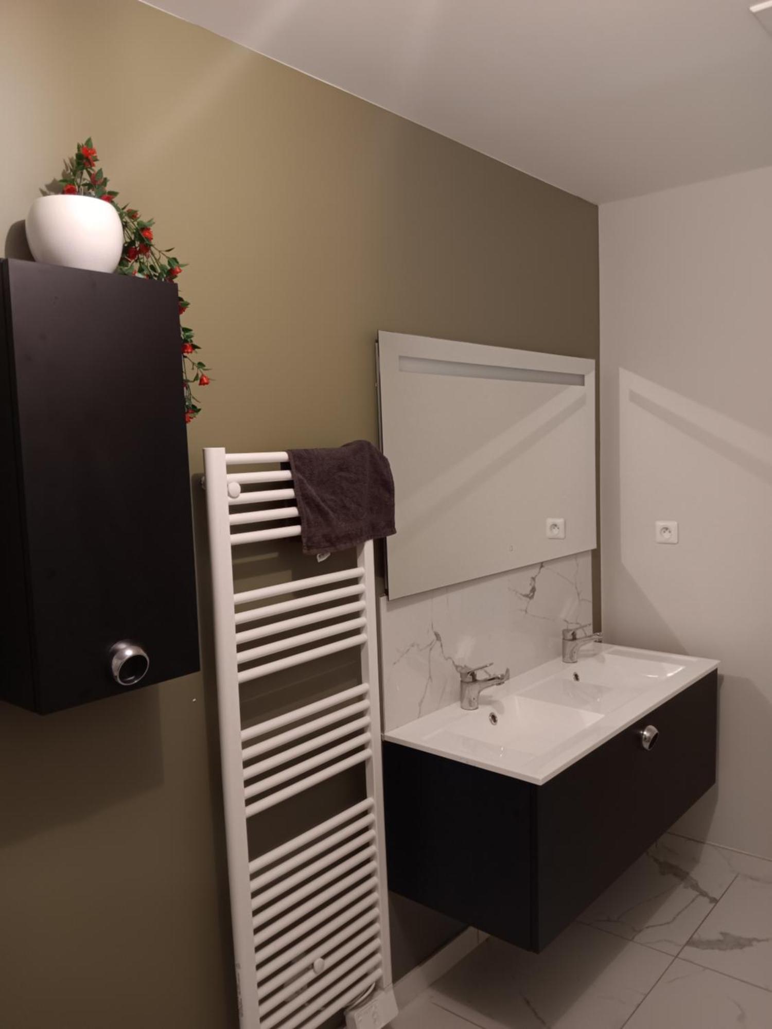Chambre Privee Dans Une Maison Familiale Charmes  Exterior photo