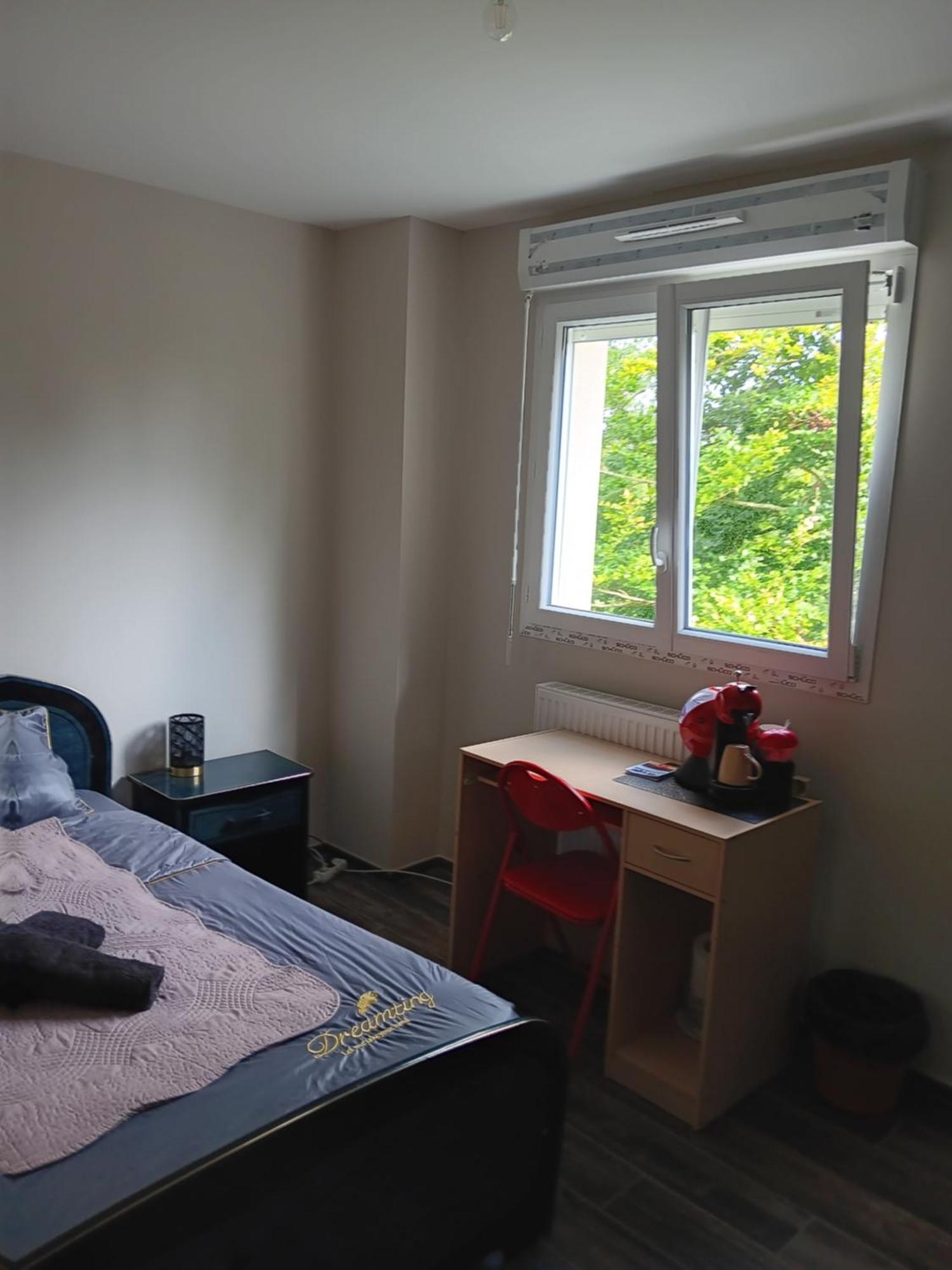 Chambre Privee Dans Une Maison Familiale Charmes  Exterior photo