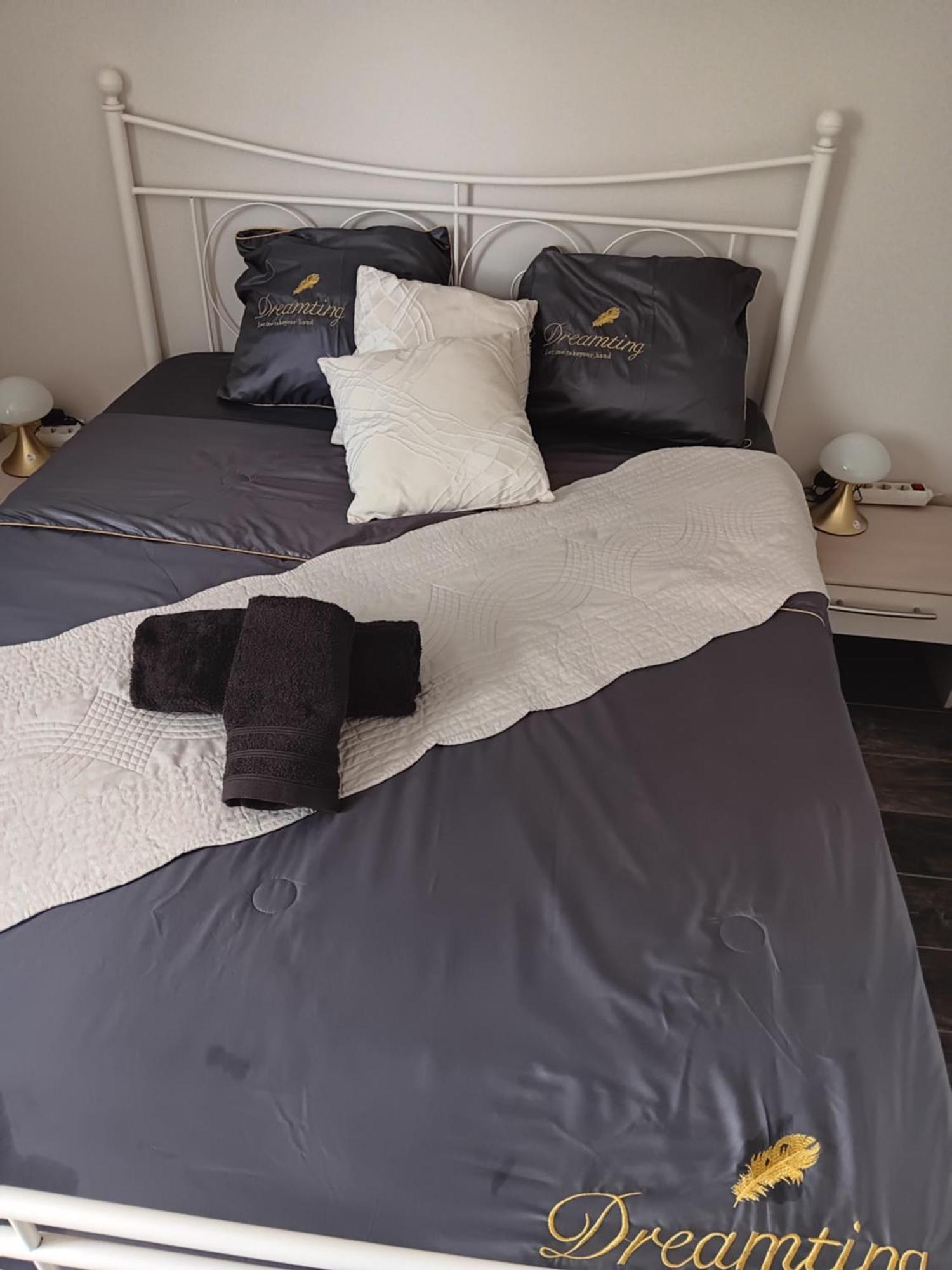 Chambre Privee Dans Une Maison Familiale Charmes  Exterior photo
